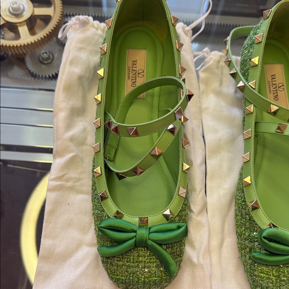 VALENTINO GARAVANI
Rockstud tweed lamé ballet flats - Picture 2 of 9